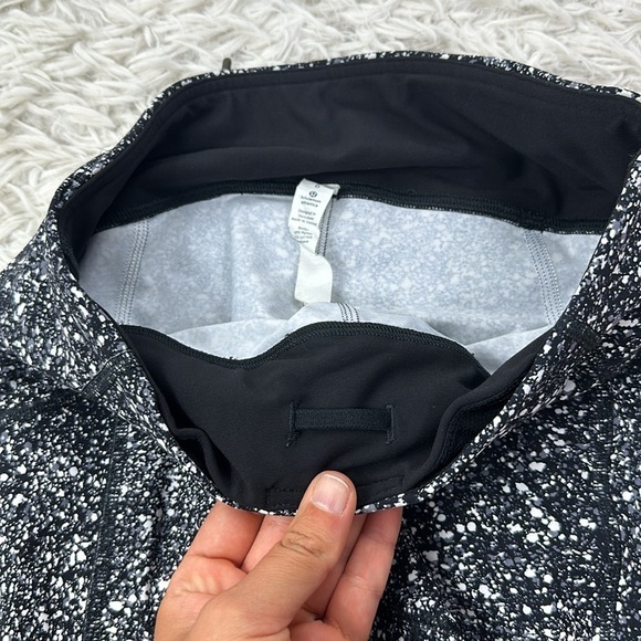 Lululemon Tight Stuff Crop II Splatter Alpine White Black - Picture 2 of 4